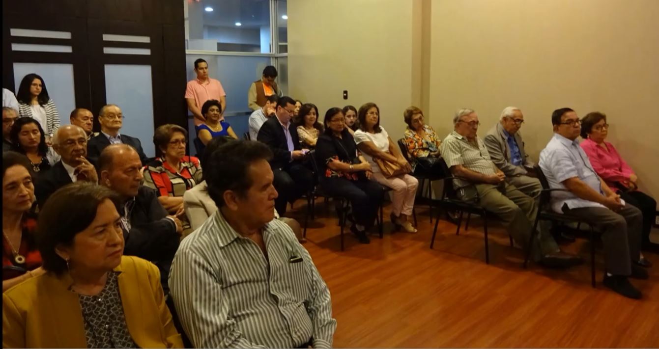 Audiencia Lanzamiento del Libro Lanzamiento Libro Guía de Alimentación y Vida Saludable